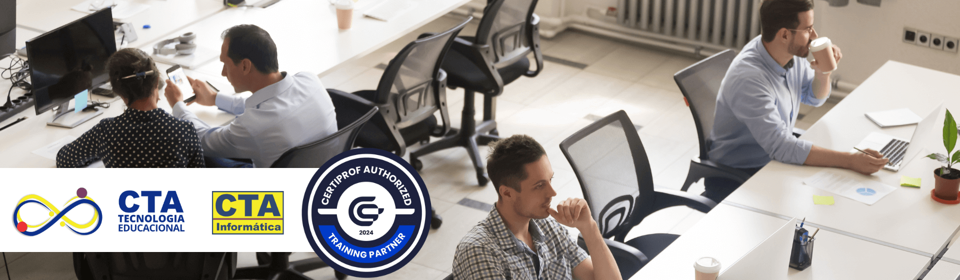 pessoas em um escritório